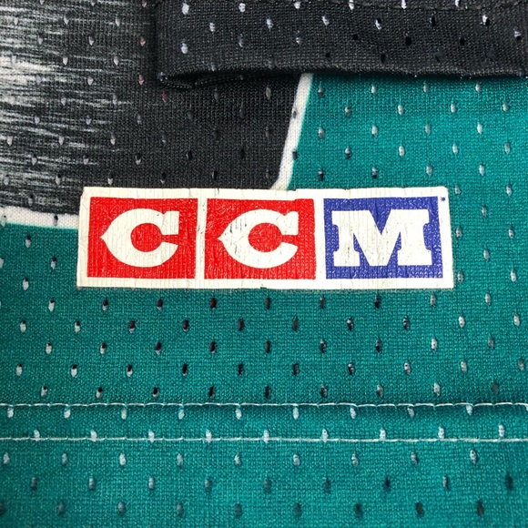 Vintage CCM Disney Mighty Ducks hockey jersey - Picture 6 of 8